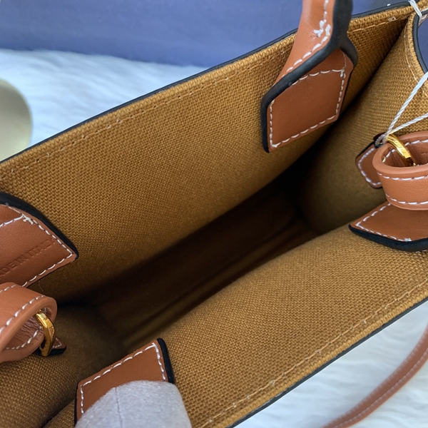 スーパーコピーブランドバッグ着用イメージ